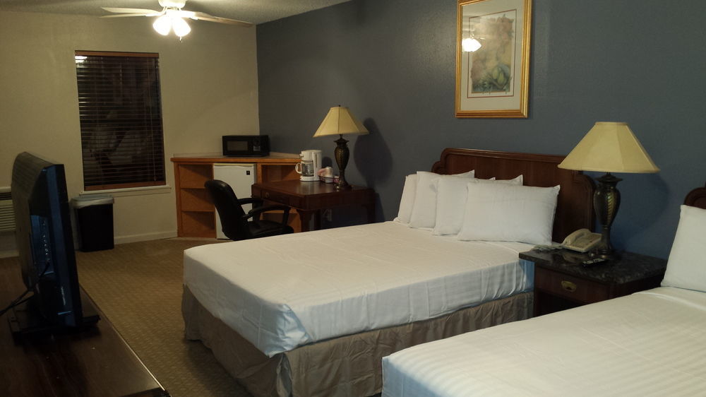 Four Horseman Travel Lodge Pilot Point Exteriér fotografie